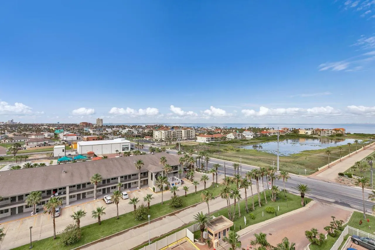 Enjoy A Perfect Bayview! Beachfront With Shared Pools South Padre Island
