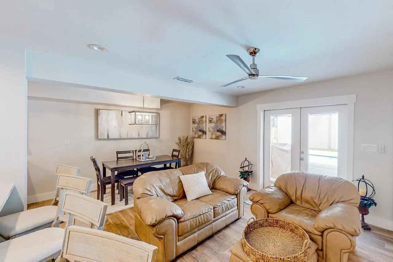 Carolyn's House Unit B