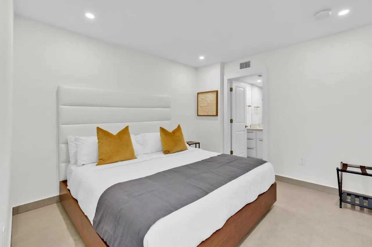 4 Bd Luxury Beachfront With Private Pool &terrace Apartment