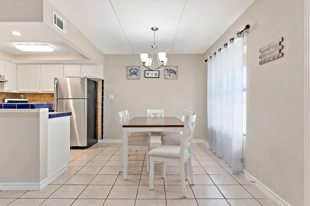 2 Bed 1 Bath By & Entertainment *