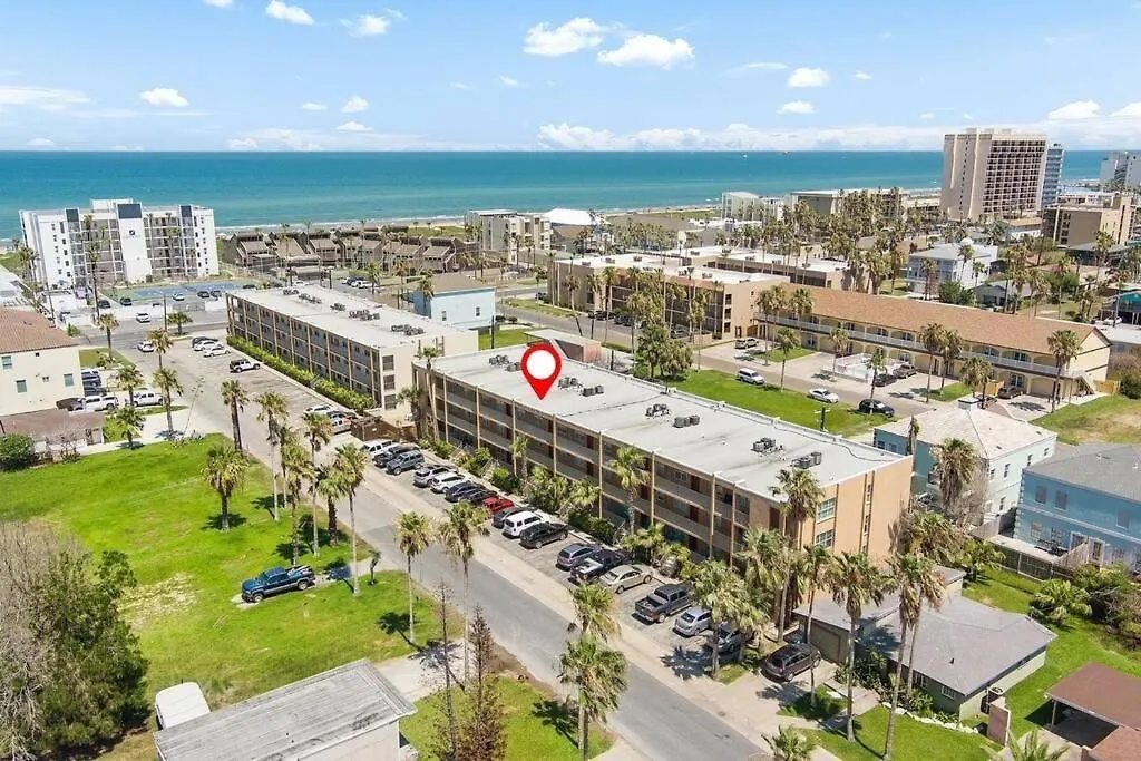 Lovely 2 Bed 2 Bath 2nd Floor By *