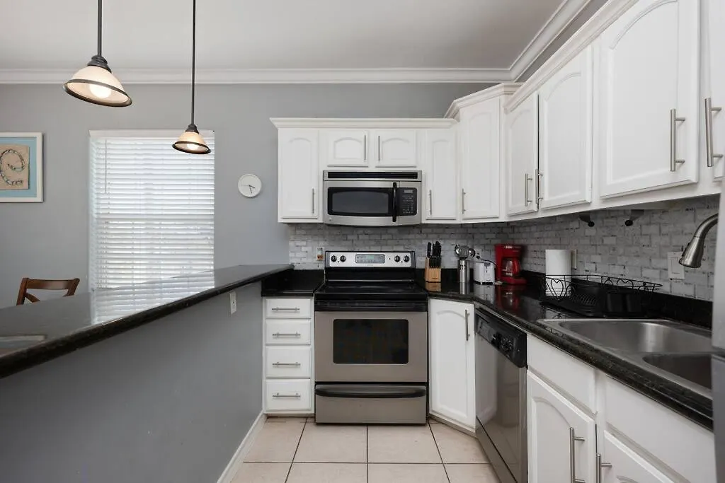 Luxury 3 Bed 2 Bath 2nd Floor By Holiday home