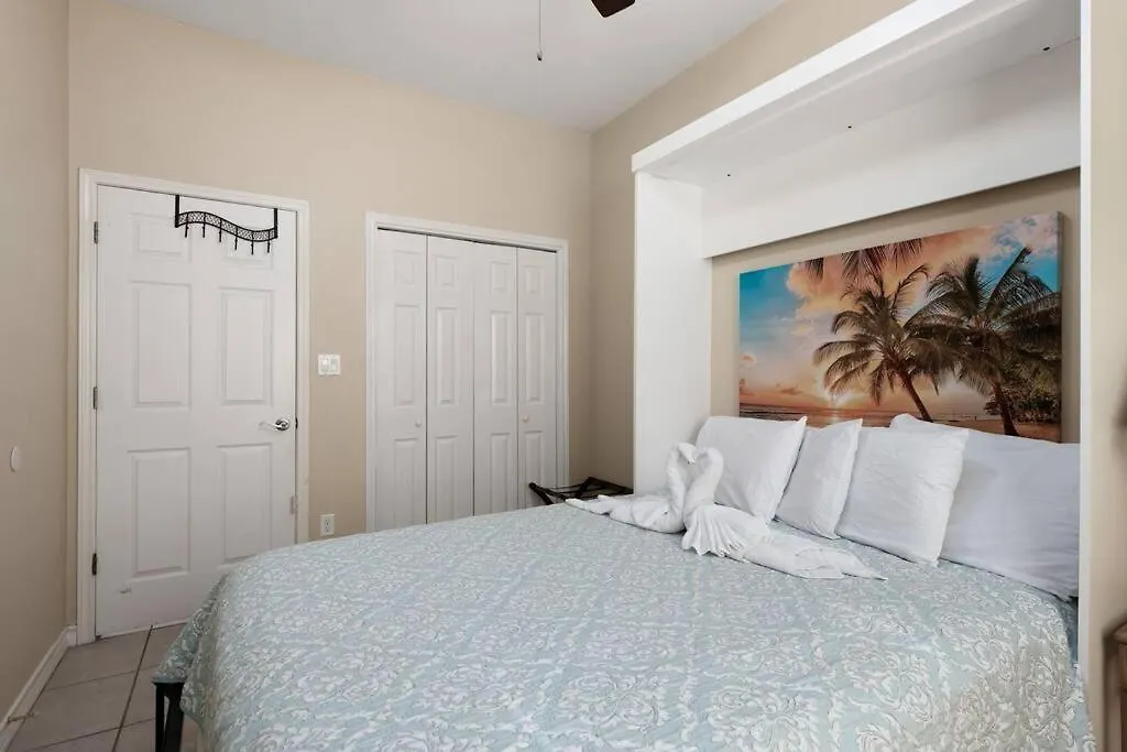 Holiday home Luxury 3 Bed 2 Bath 1st Floor Near *