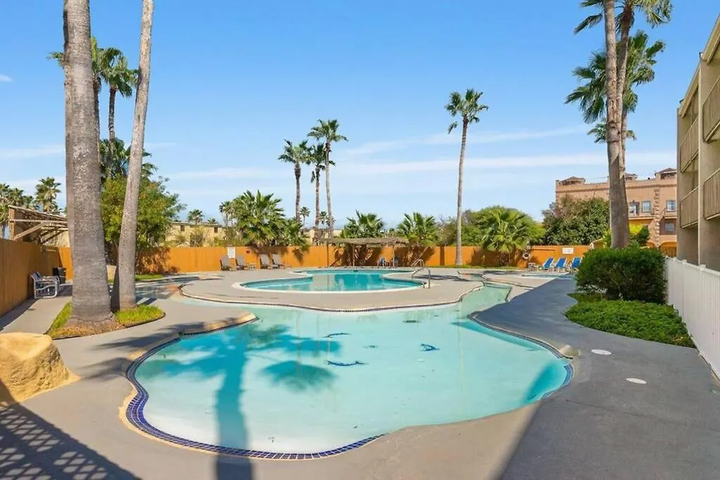 2 Bed 2 Bath By With Pool Holiday home *