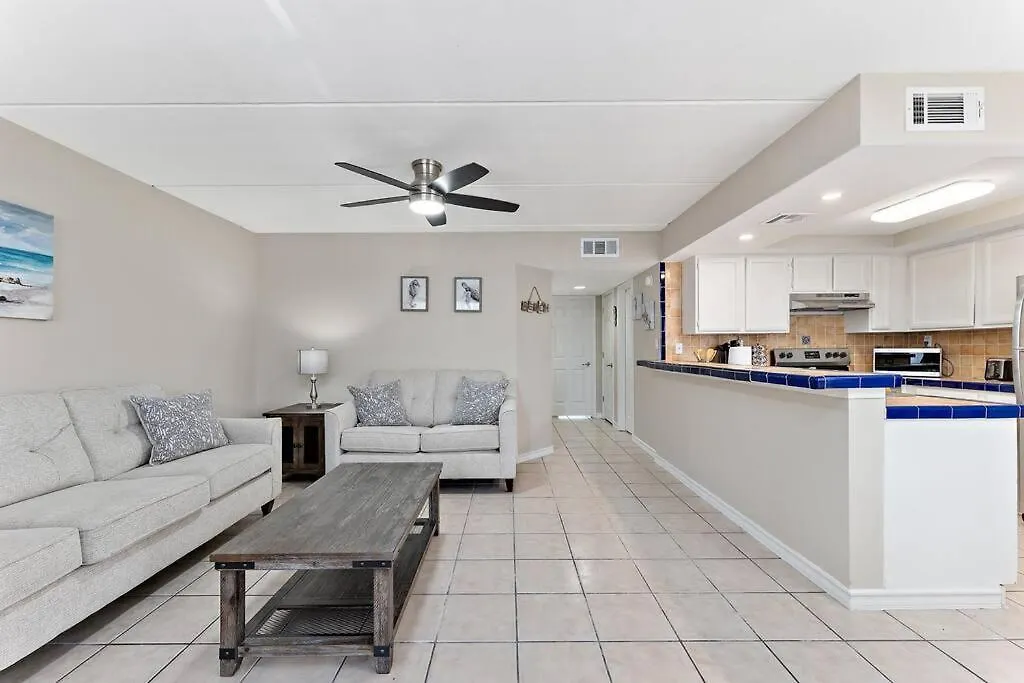 2 Bed 1 Bath By & Entertainment Holiday home *