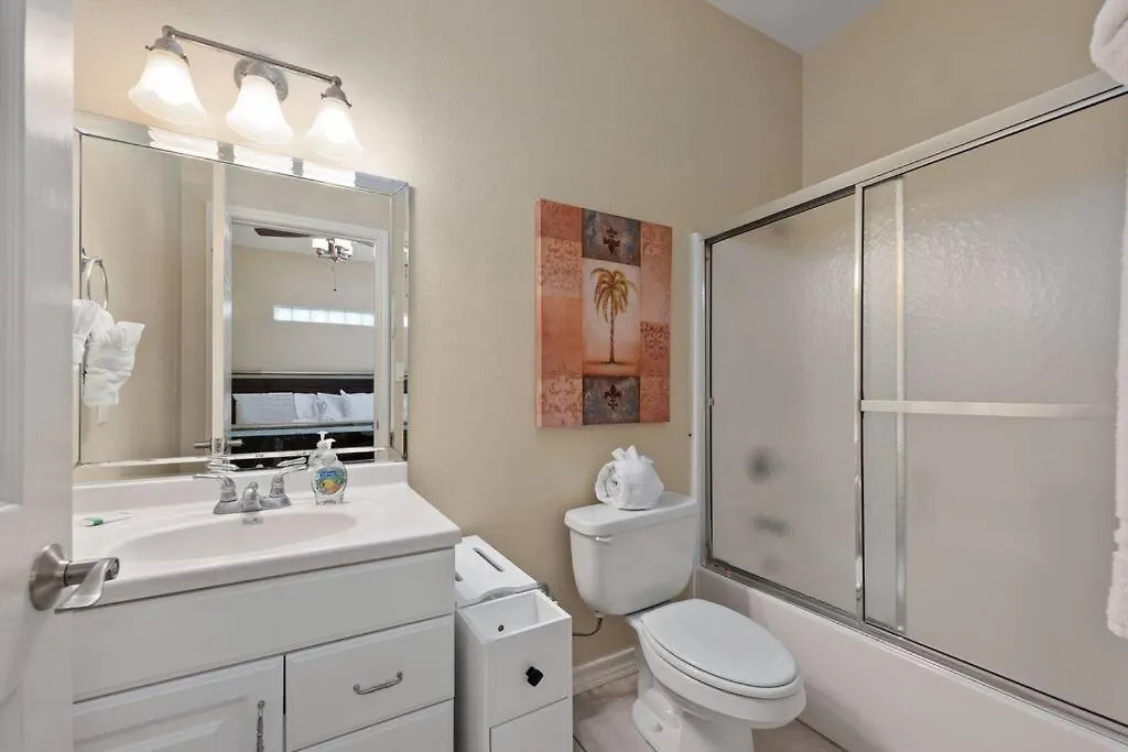 Luxury 3 Bed 2 Bath 1st Floor Near Holiday home