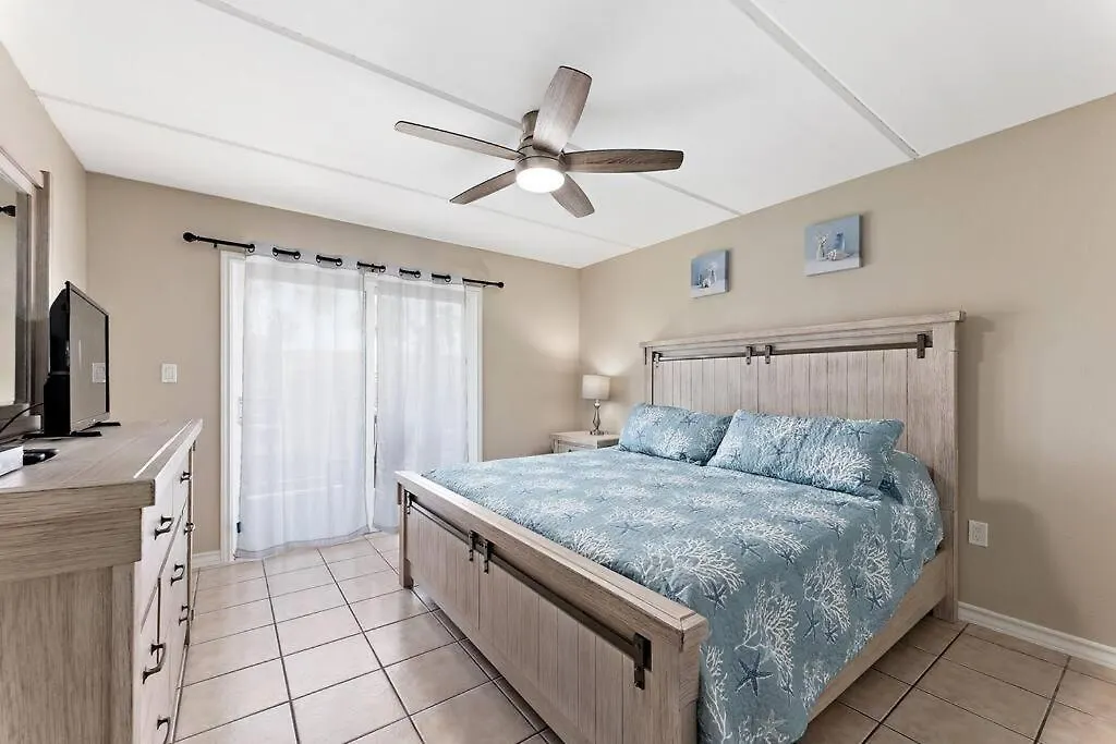 Holiday home 2 Bed 1 Bath By & Entertainment