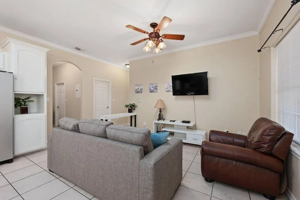 Luxury 3 Bed 2 Bath 1st Floor Near