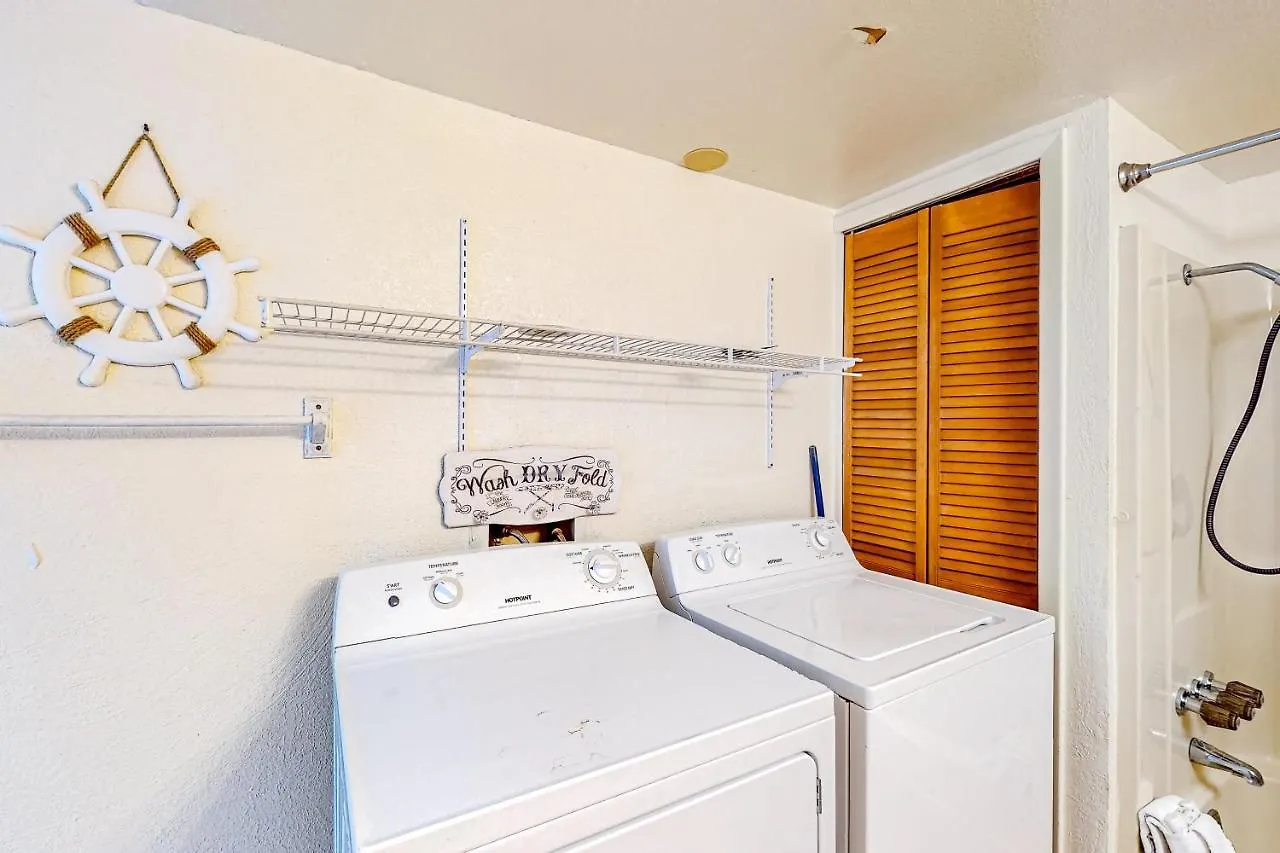 Brooklyn On The Rocks, Unit C Holiday home