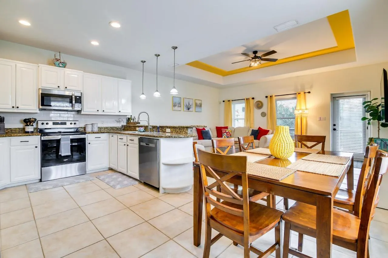 Holiday home Oceanside Mars Oasis Heated Pool, Steps To Beach! South Padre Island
