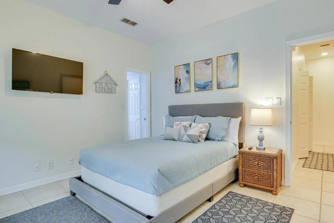 Oceanside Mars Oasis Heated Pool, Steps To Beach! Holiday home *