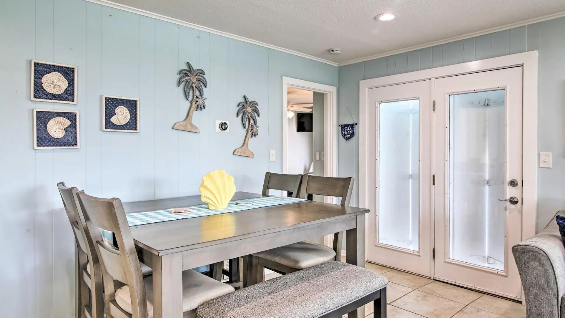 Holiday home With Pool And Hot Tub Less Than 1 Block To Beach! *