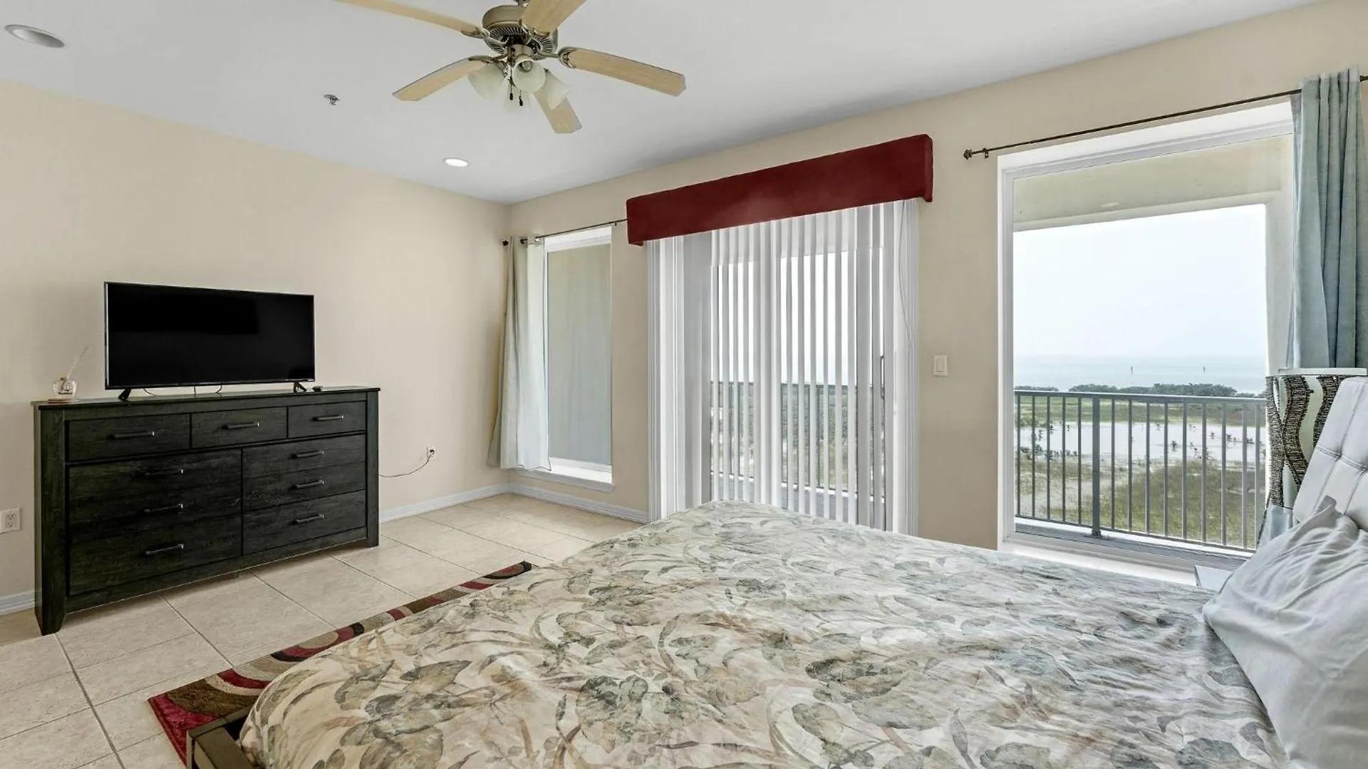 Island Paradise - Ocean View And Pool Access Apartment South Padre Island