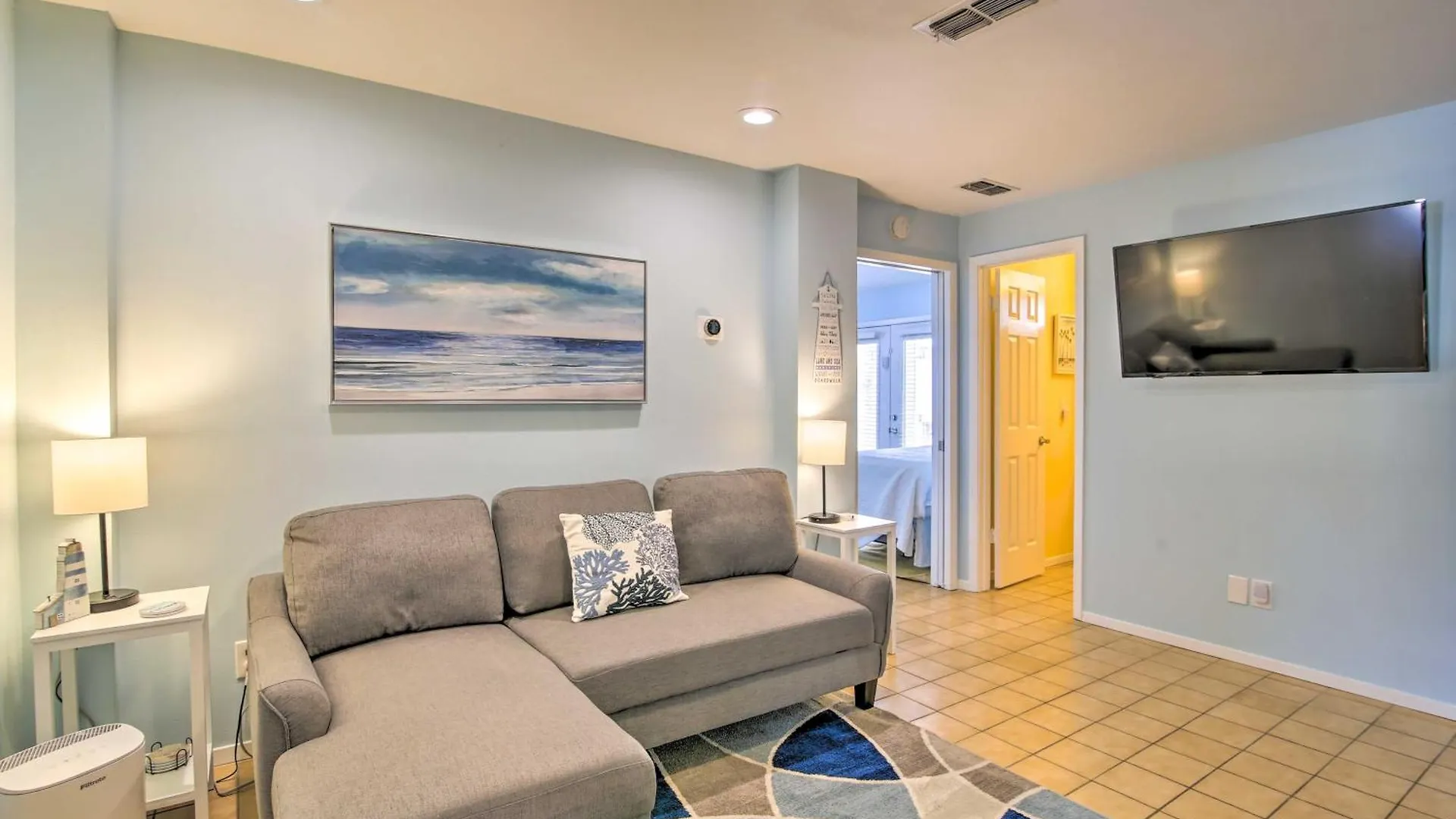 With Pool And Hot Tub Less Than 1 Block To Beach! * South Padre Island