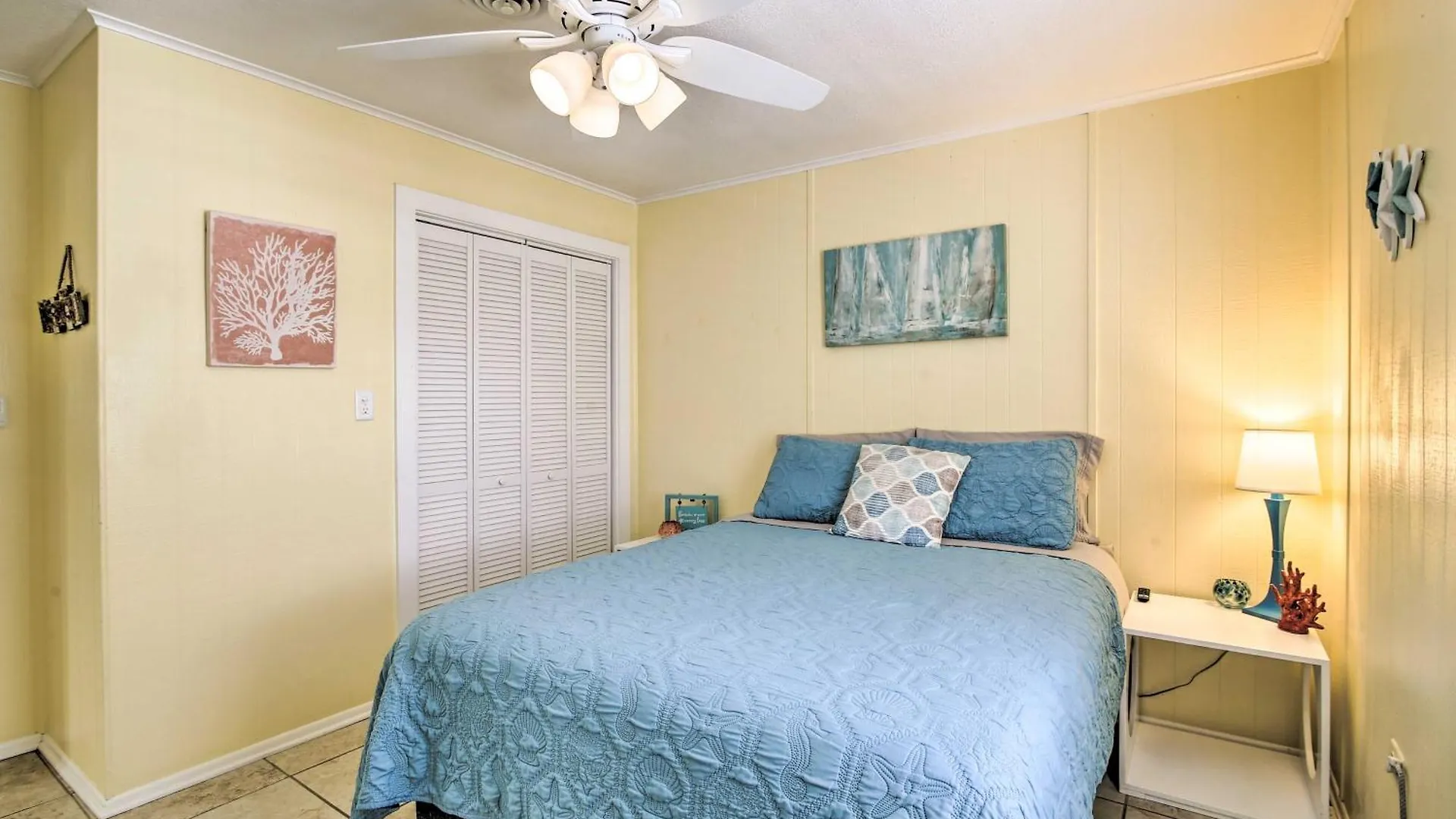 With Pool And Hot Tub Less Than 1 Block To Beach!