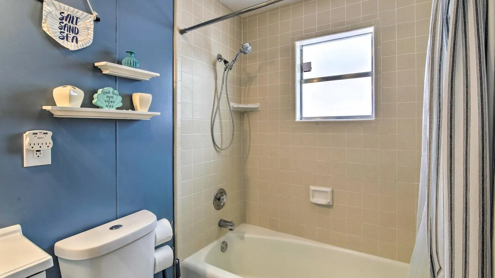 Holiday home With Pool And Hot Tub Less Than 1 Block To Beach! South Padre Island