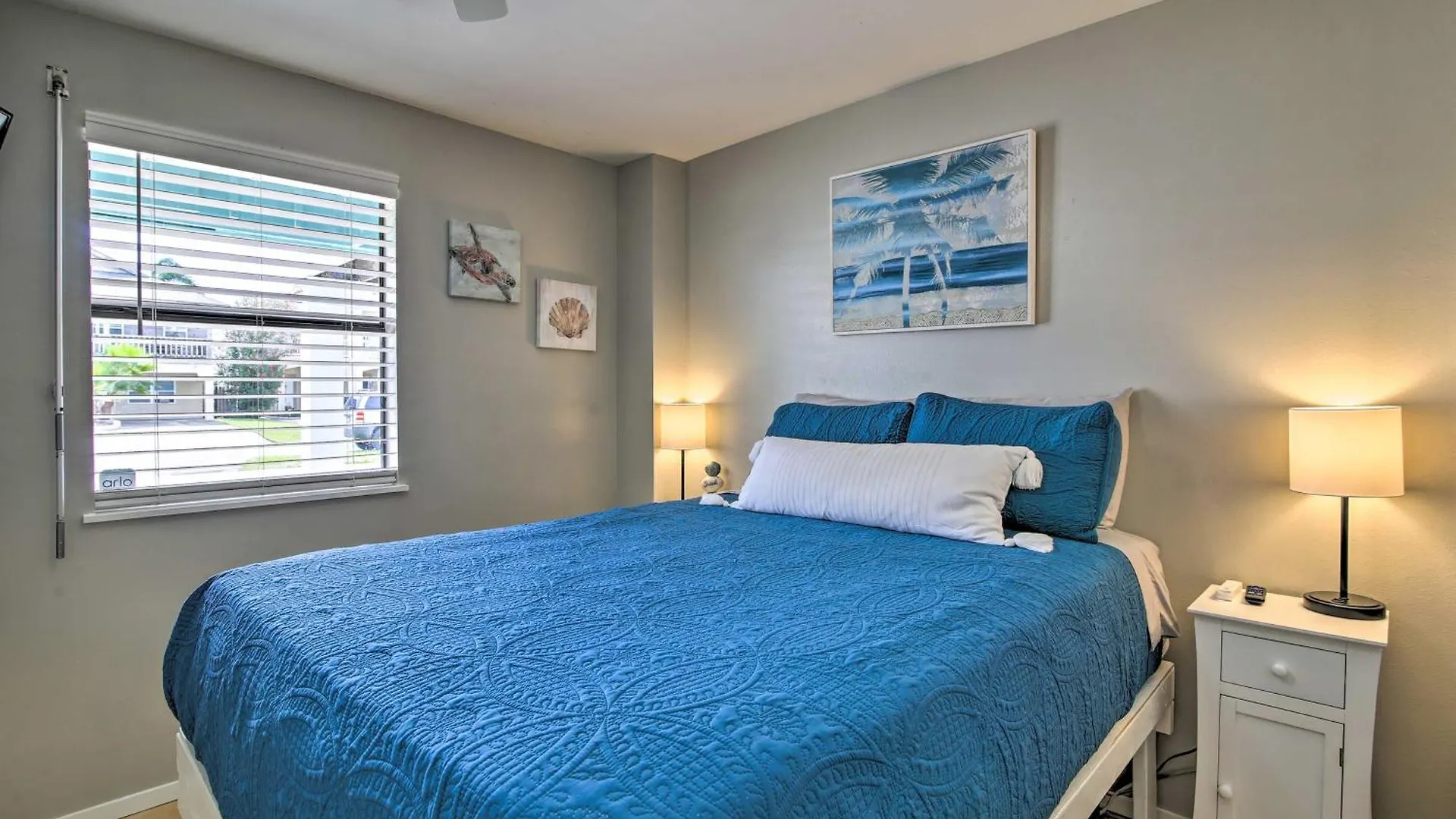 With Pool And Hot Tub Less Than 1 Block To Beach! Holiday home South Padre Island
