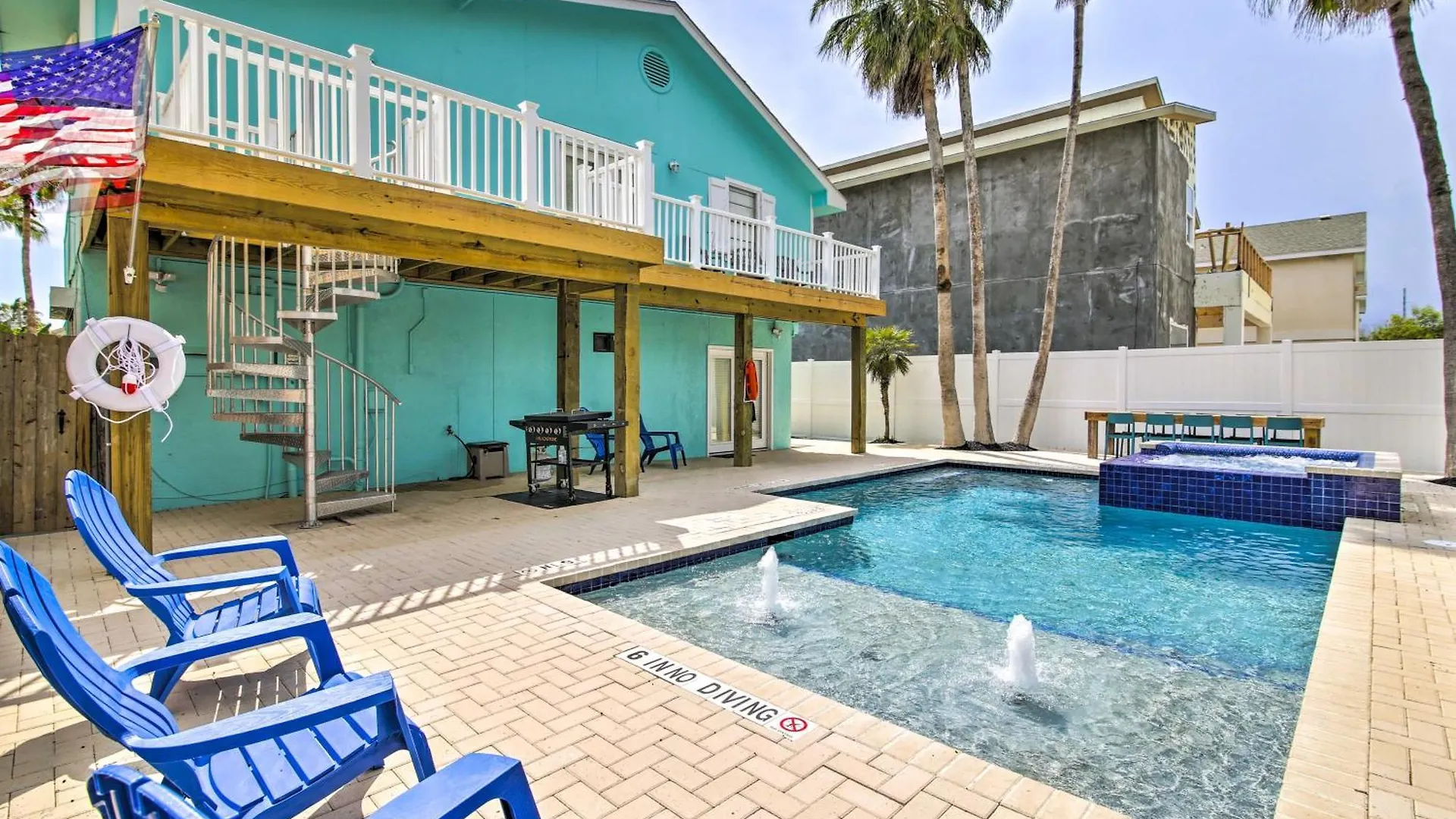 Holiday home With Pool And Hot Tub Less Than 1 Block To Beach! South Padre Island