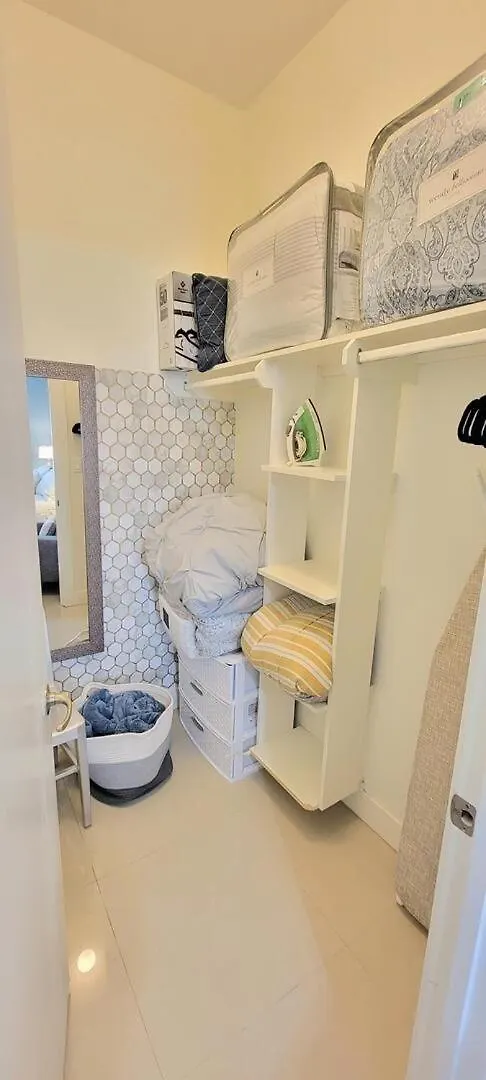 La Isla F102 Apartment
