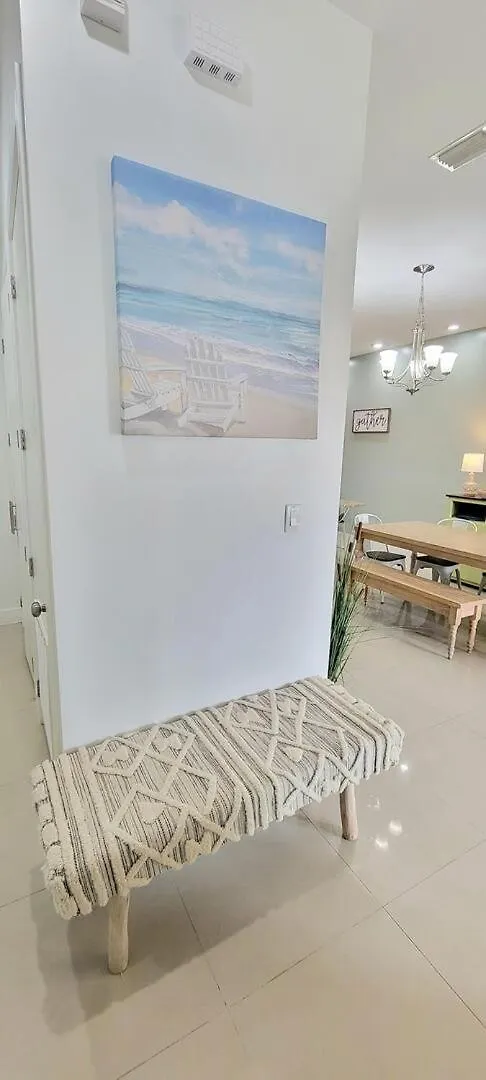La Isla F102 Apartment *