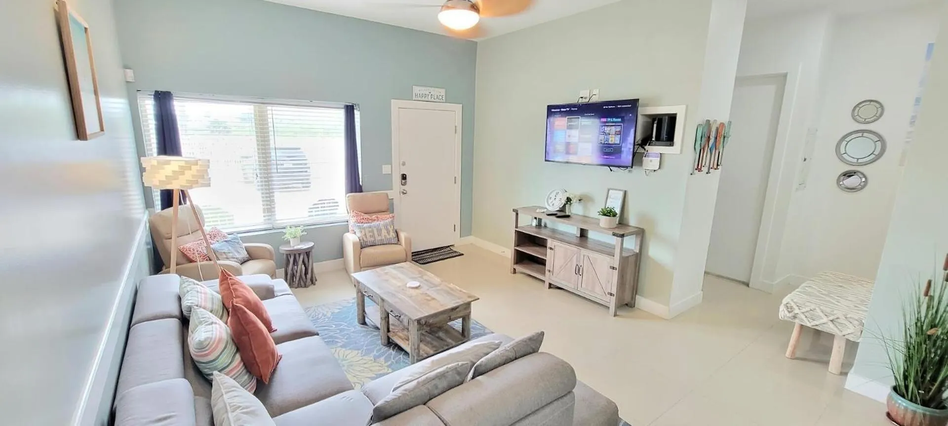 La Isla F102 Apartment
