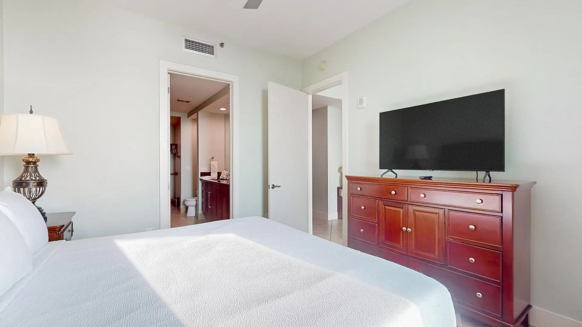 Sapphire 1401 Apartment