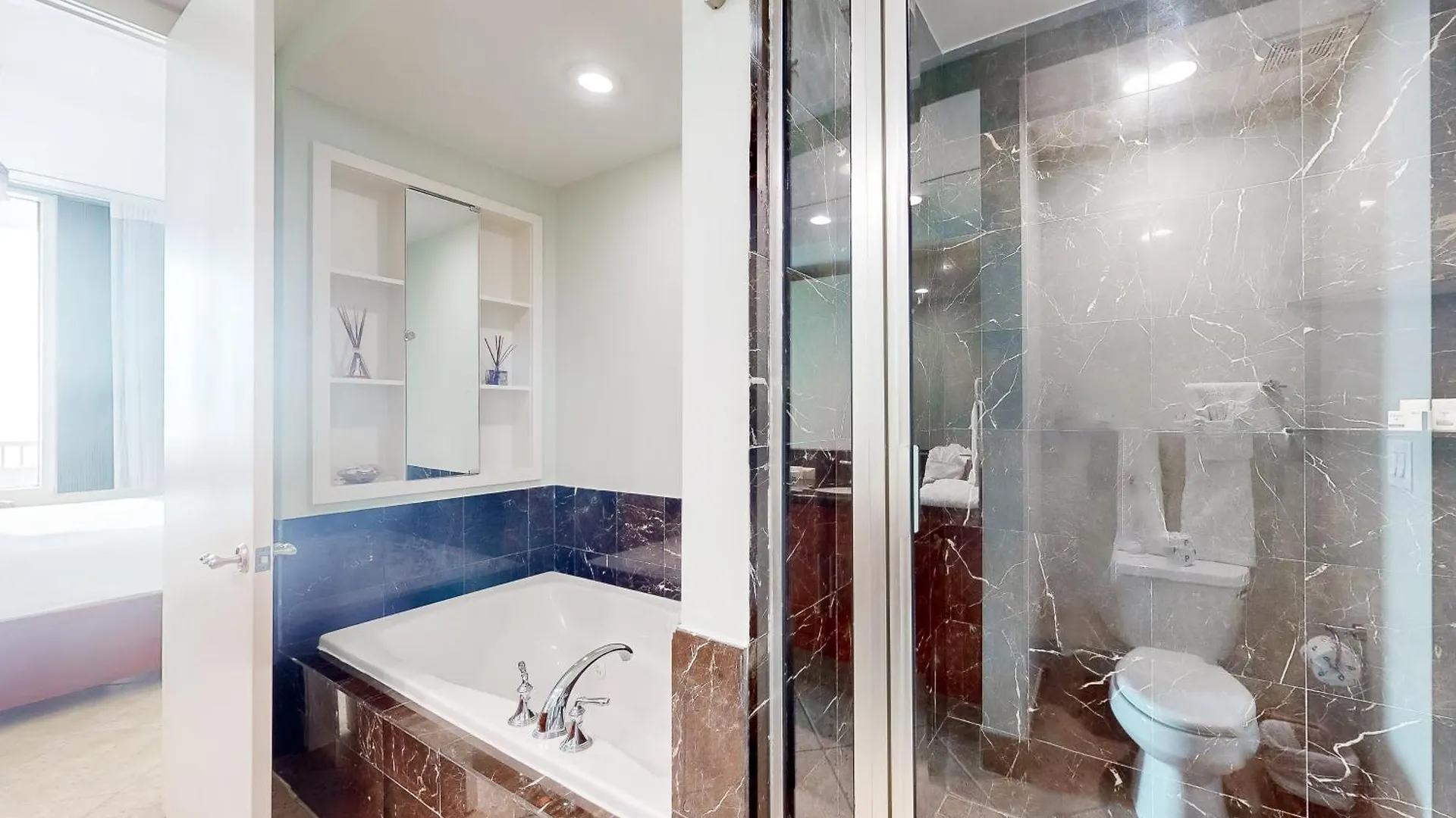 Sapphire 1401 Apartment