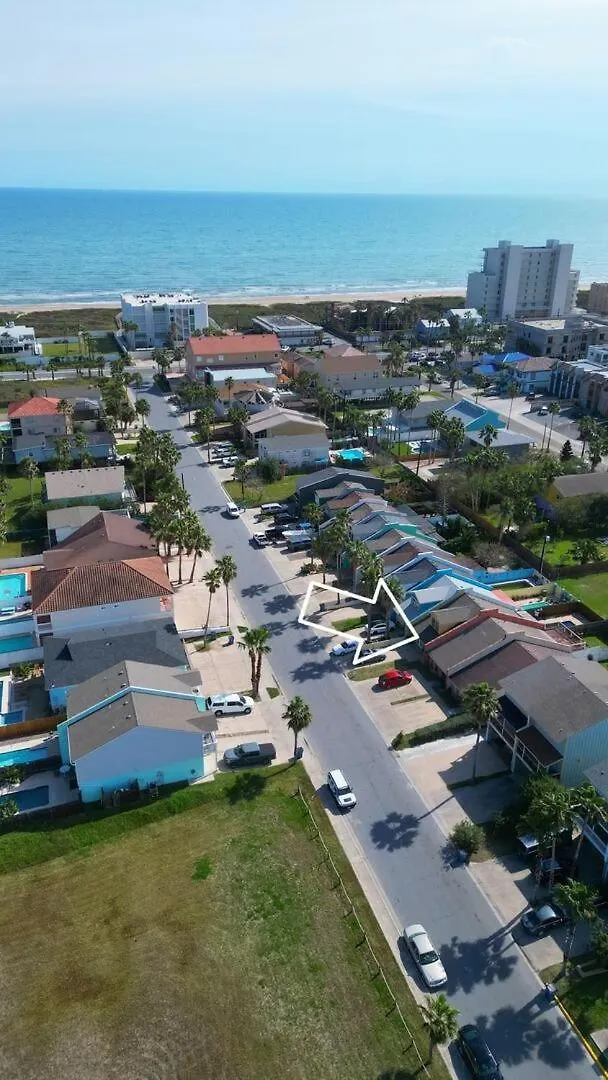 Private Townhome With Private Pool - Sparkys Pool House Holiday home *