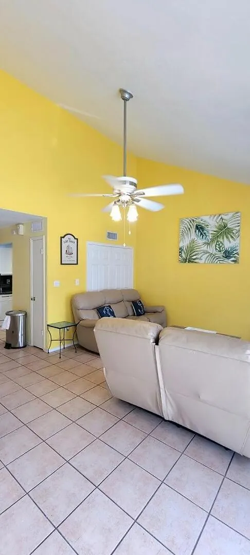 Private Townhome With Private Pool - Sparkys Pool House Holiday home
