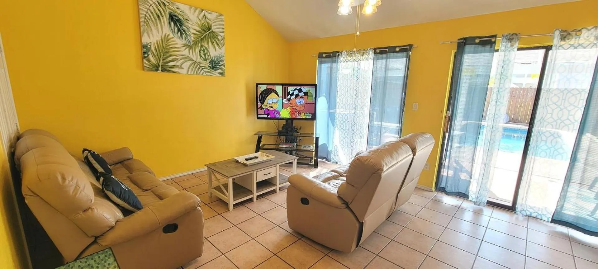 Private Townhome With Private Pool - Sparkys Pool House Holiday home