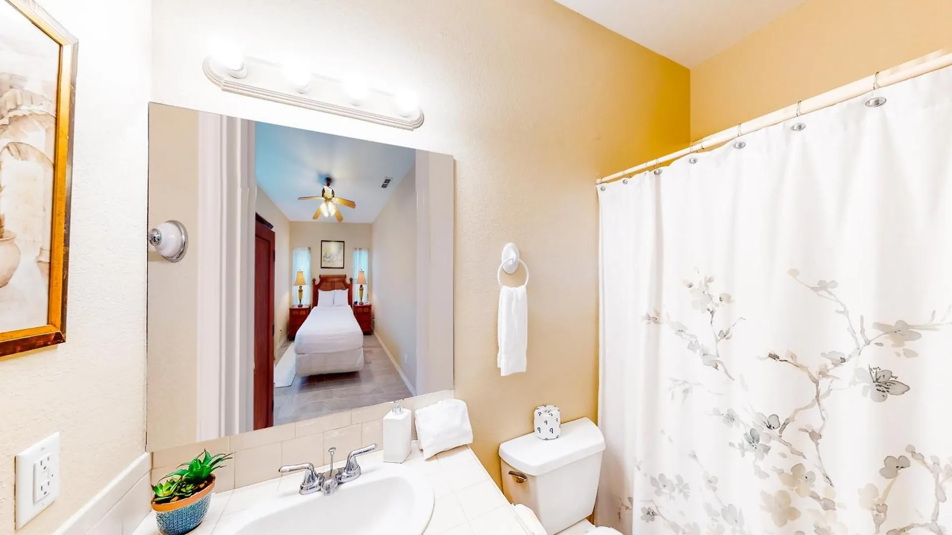 Marlin Street C Apartment *