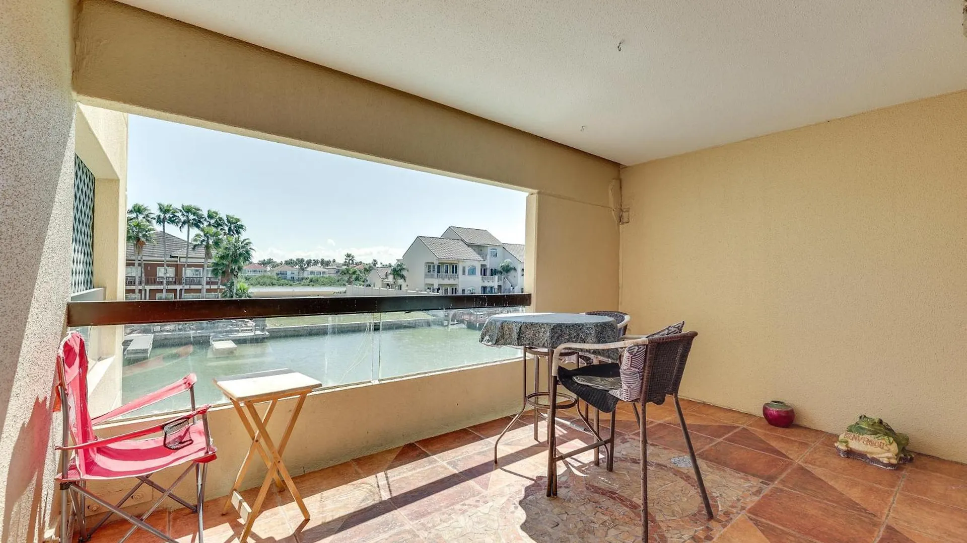 Apartment Vacation Near Beach!