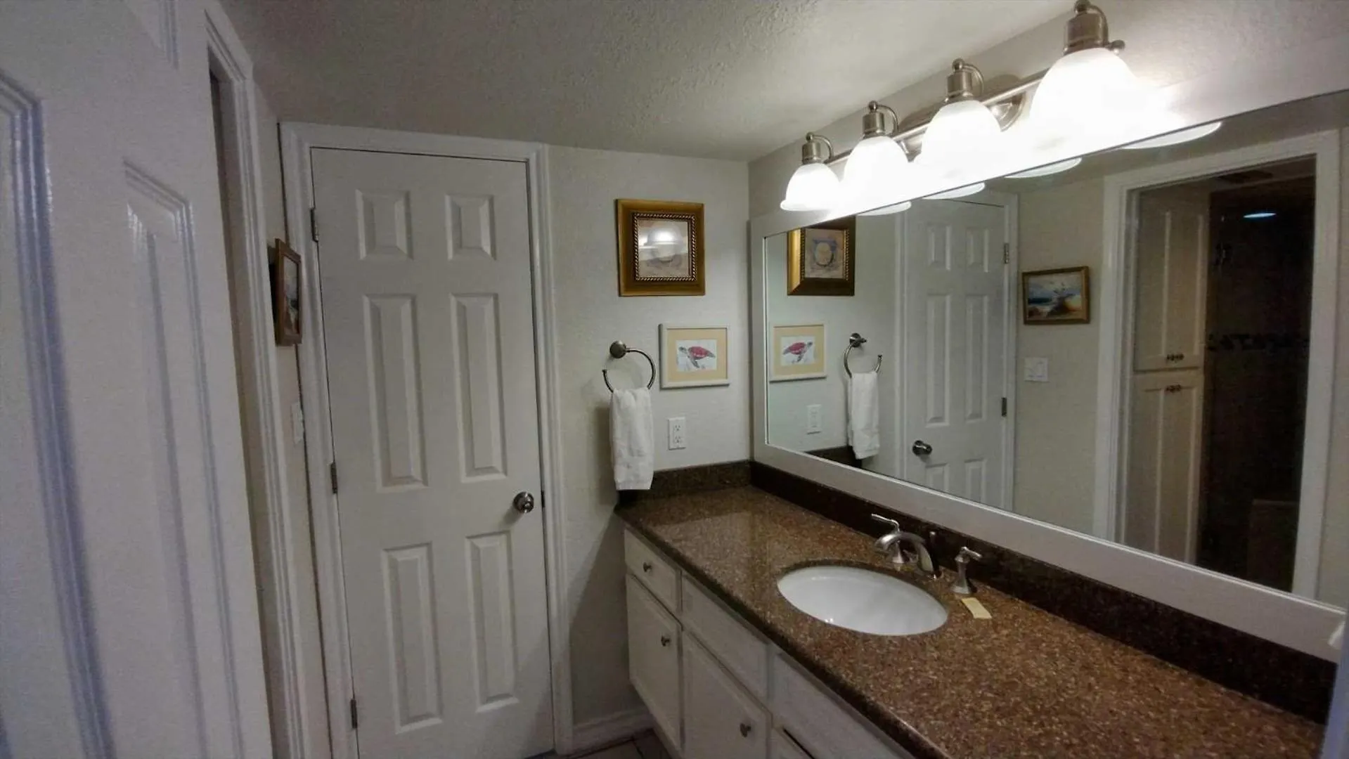 Continental 101 Apartment