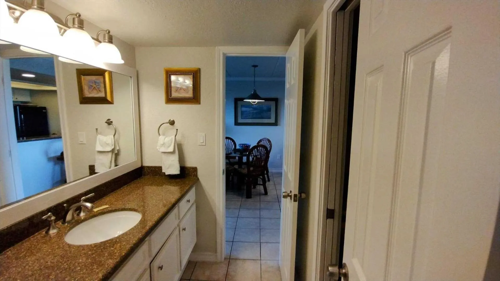 Continental 101 Apartment *