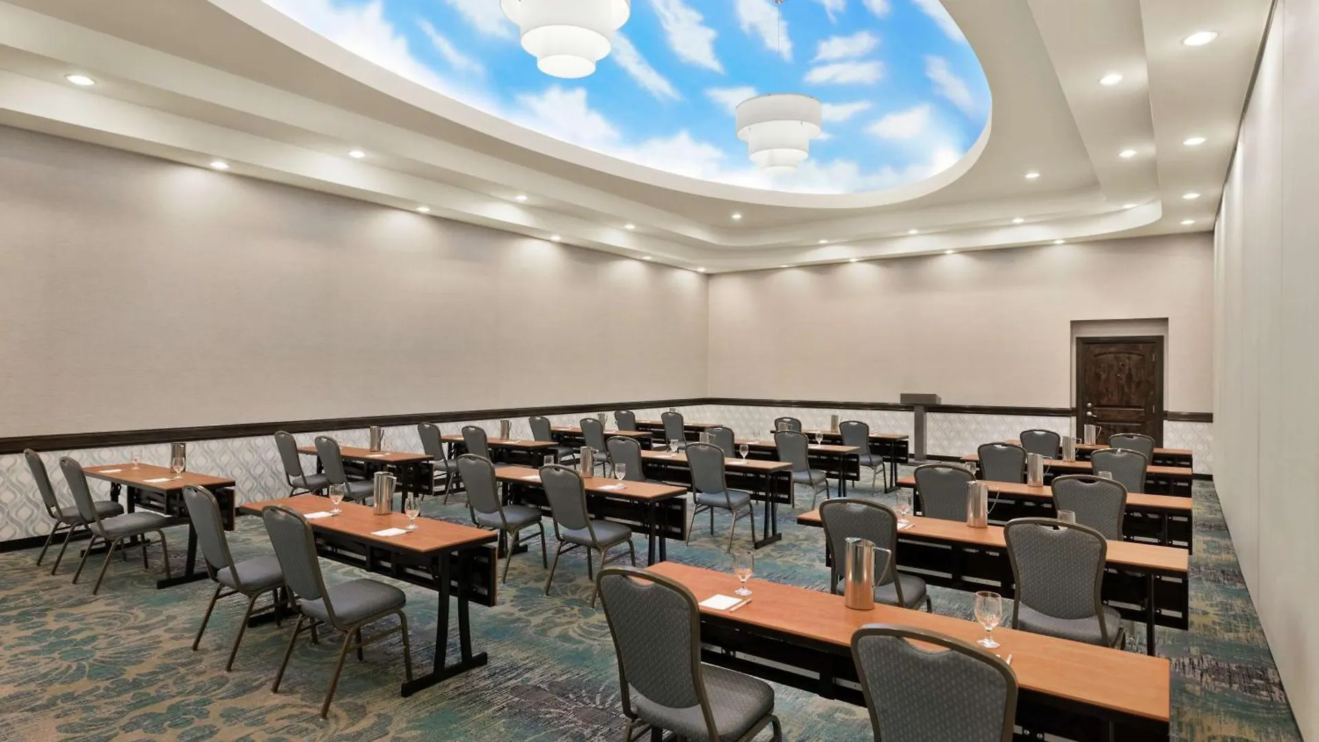 Hilton Garden 3*