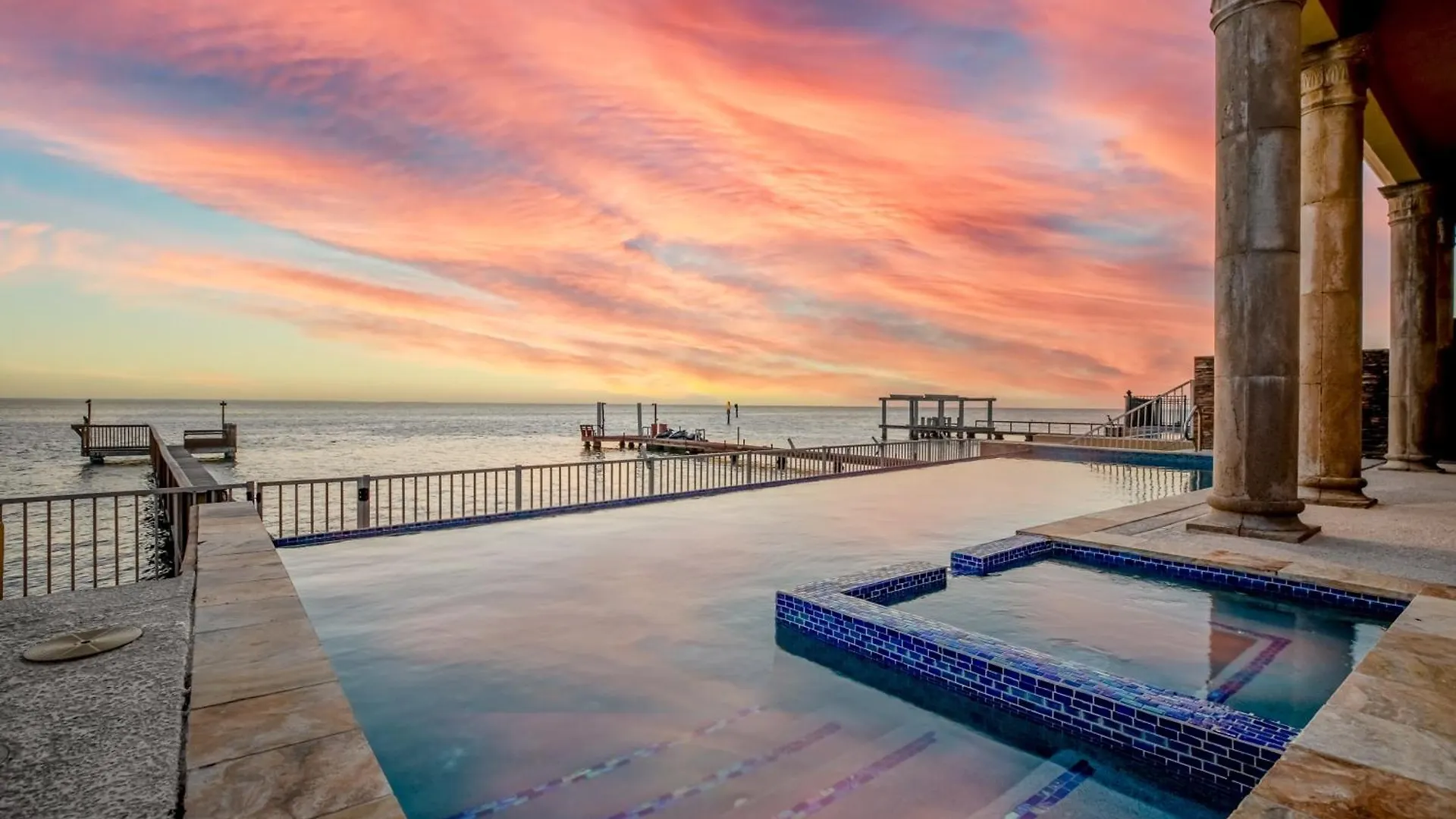 Sunset Castle Holiday home