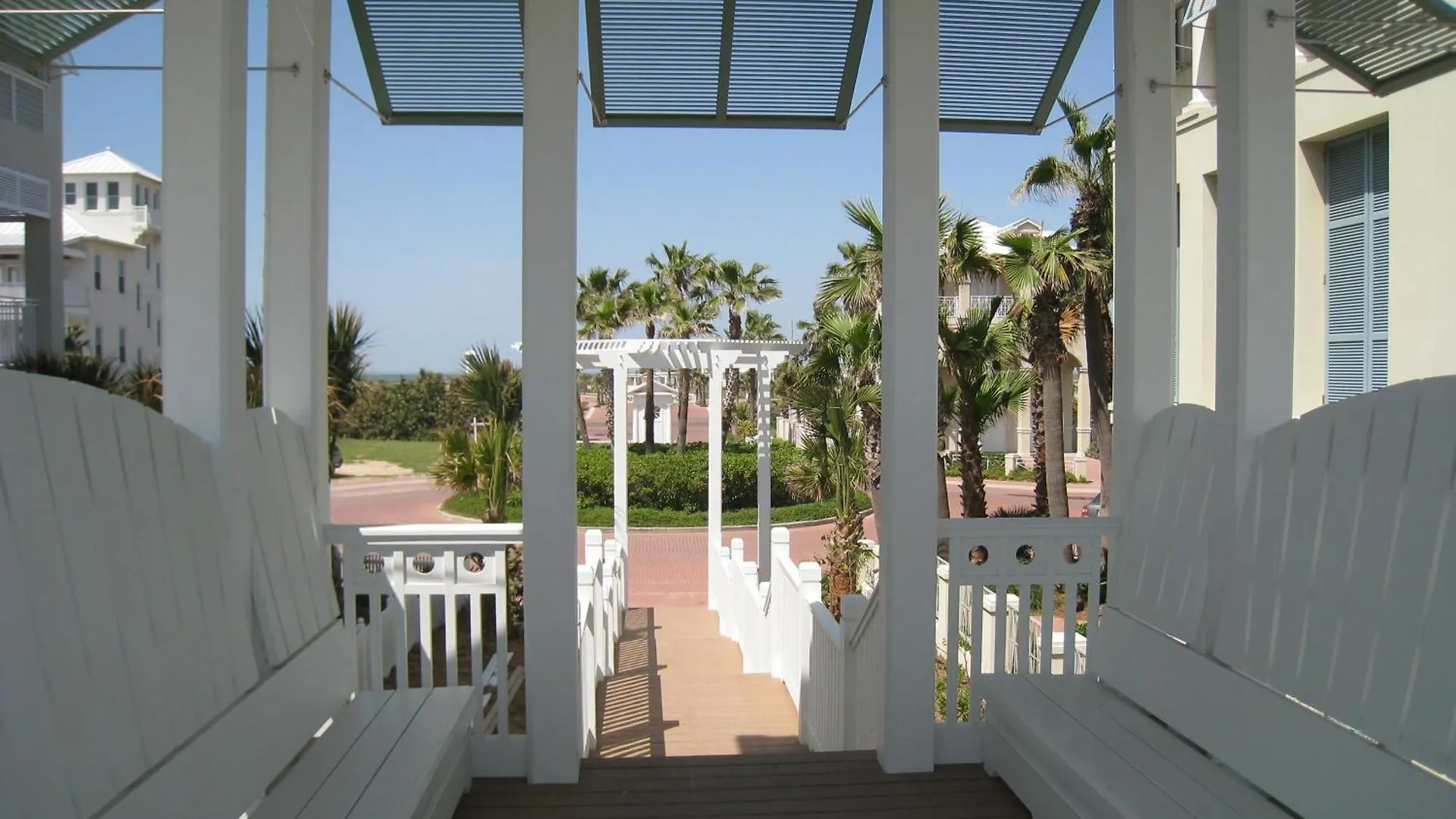 Holiday home Avalon - Townhouse At The Shores