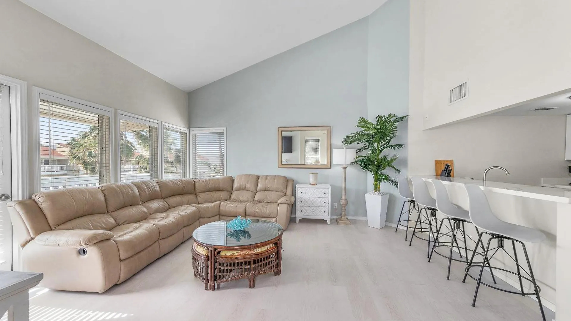 Apartment 3br Condo: Private Balcony & Pool Access - South Padre Island, Texas *