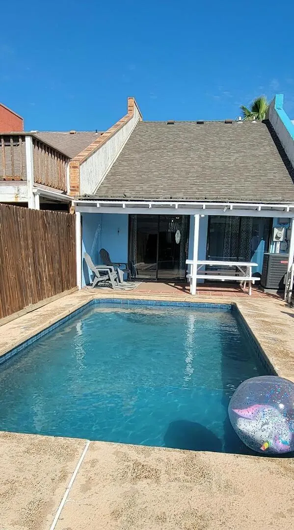 Sparky's Pool House Holiday home