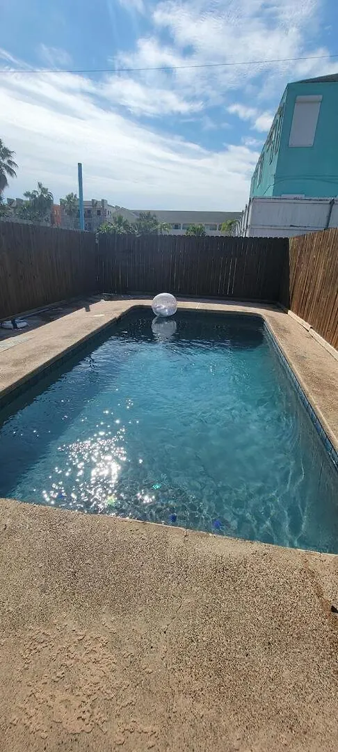 Holiday home Sparky's Pool House