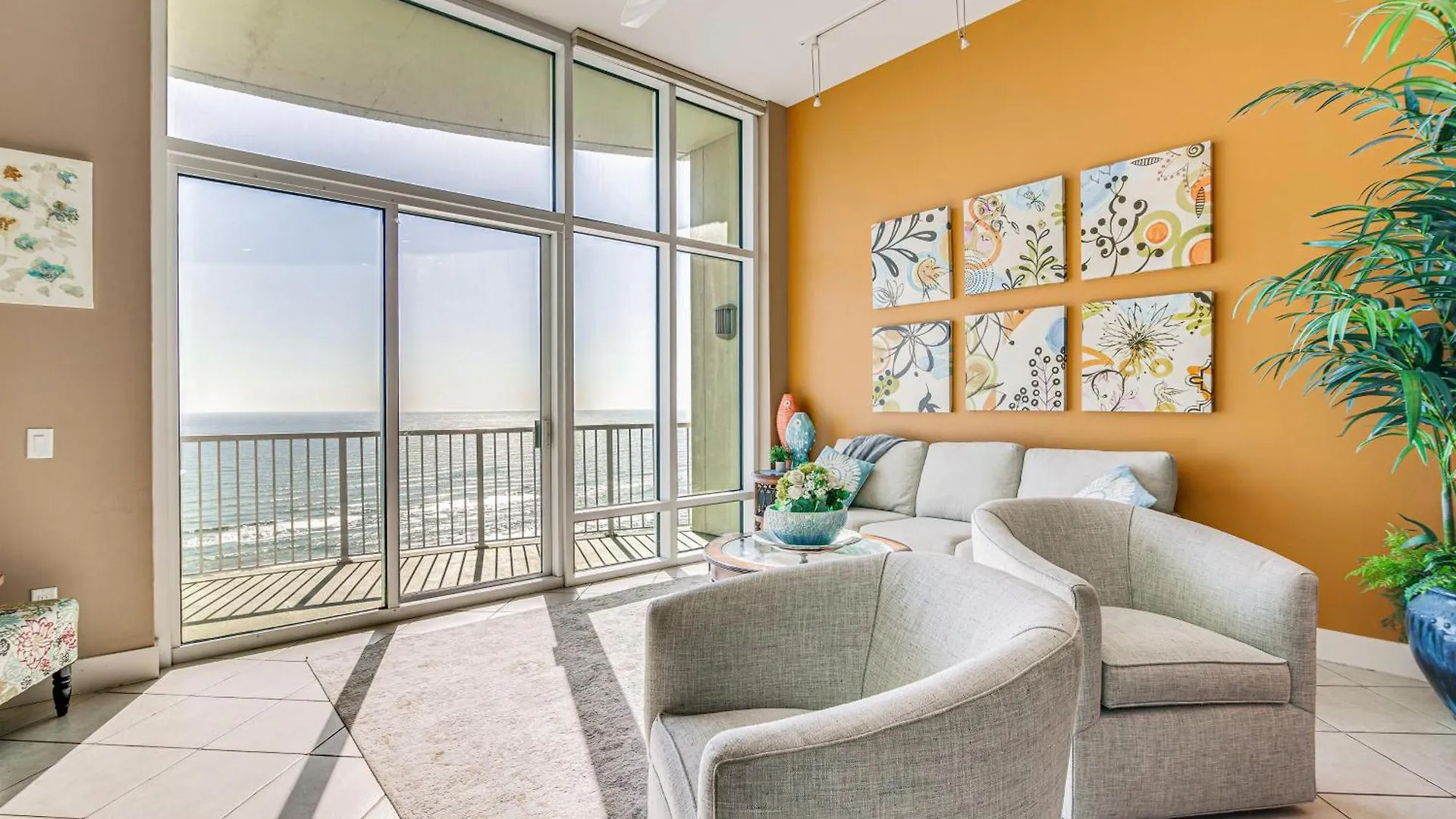 Apartment With Balcony And Ocean Views *
