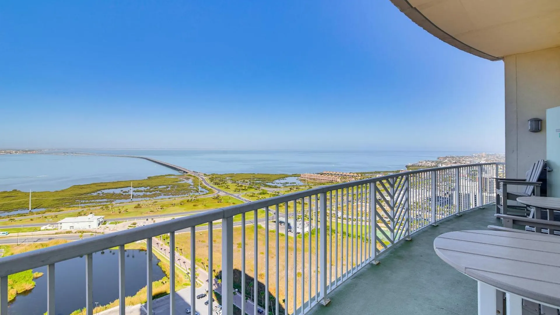 Apartment With Balcony And Ocean Views South Padre Island