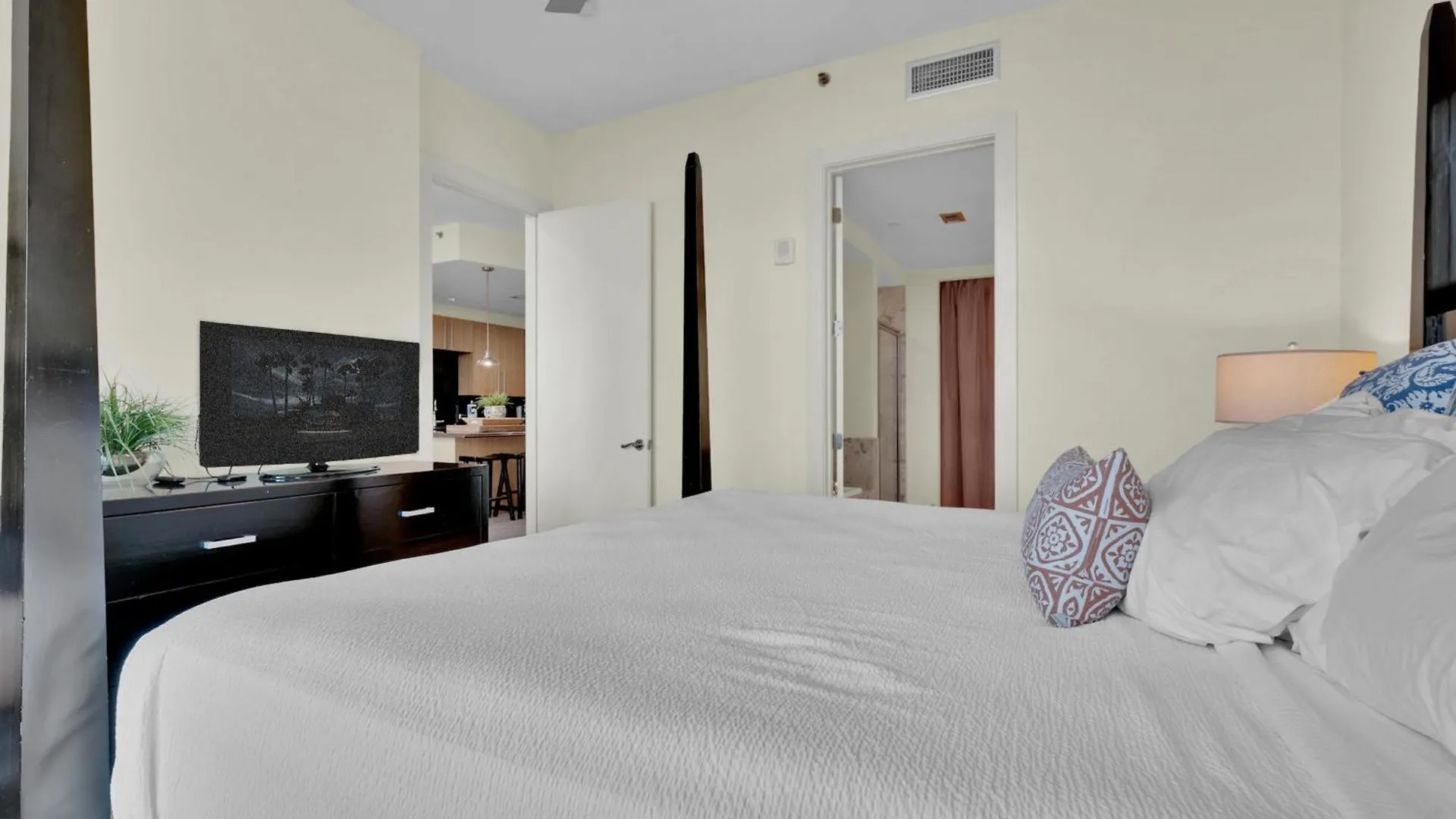 Apartment Sapphire #408 *
