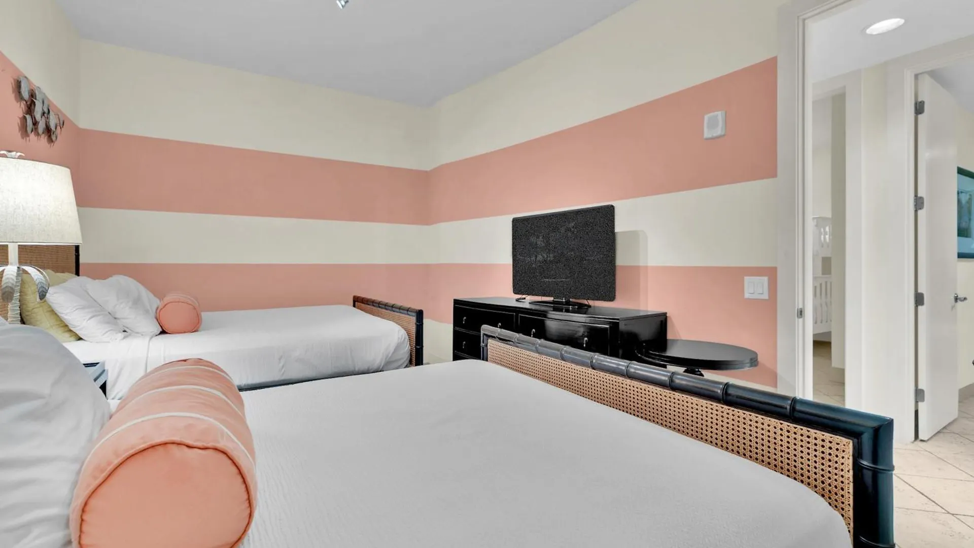 Apartment Sapphire #408 *