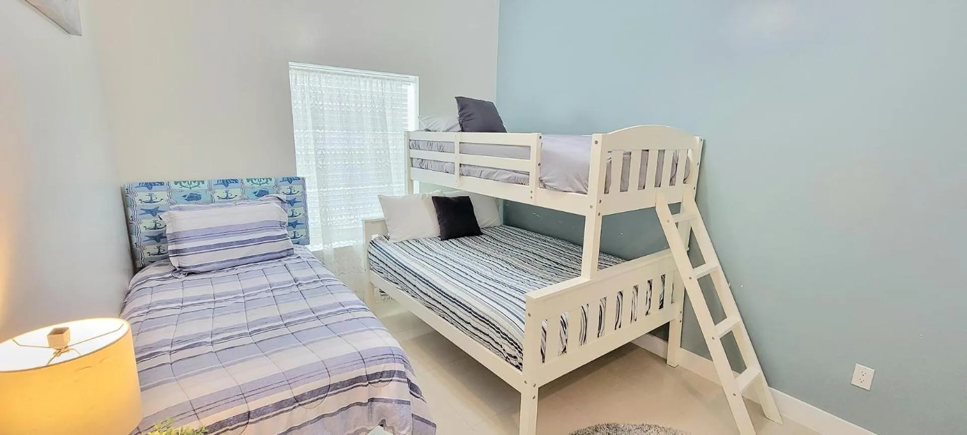 La Isla F102 Holiday home