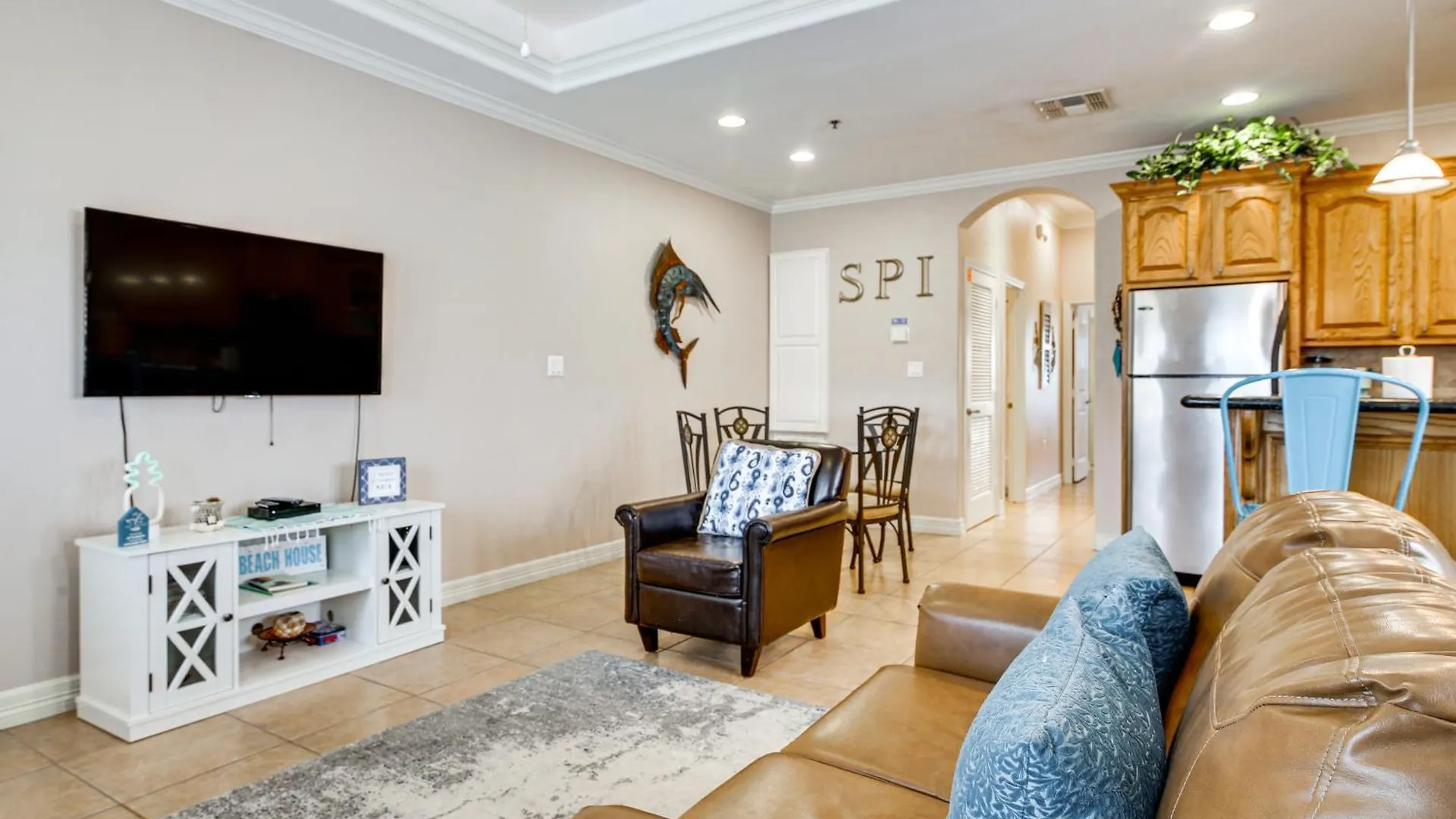 - Walk To The Beach! Apartment *