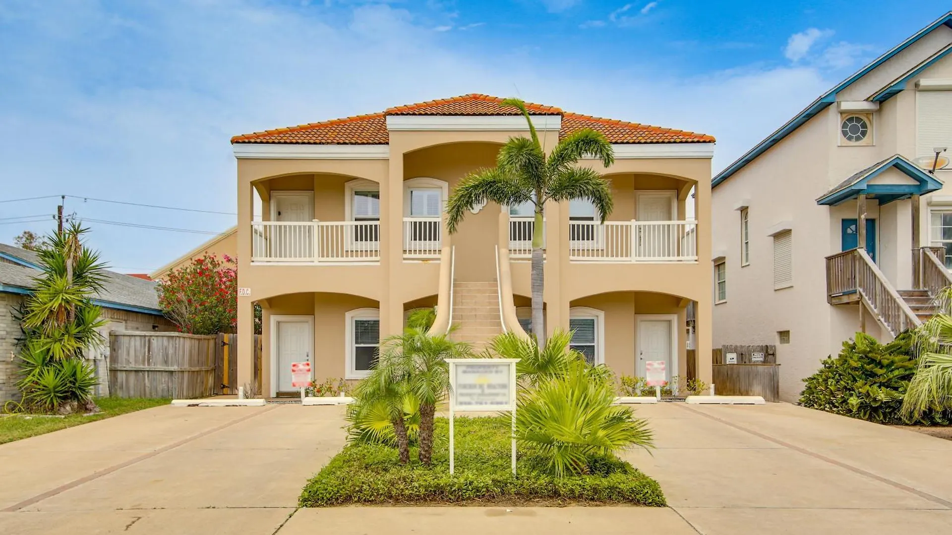 - Walk To The Beach! Apartment South Padre Island