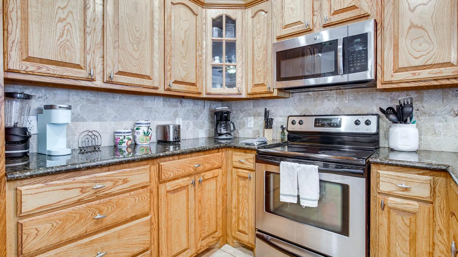 - Walk To The Beach! Apartment