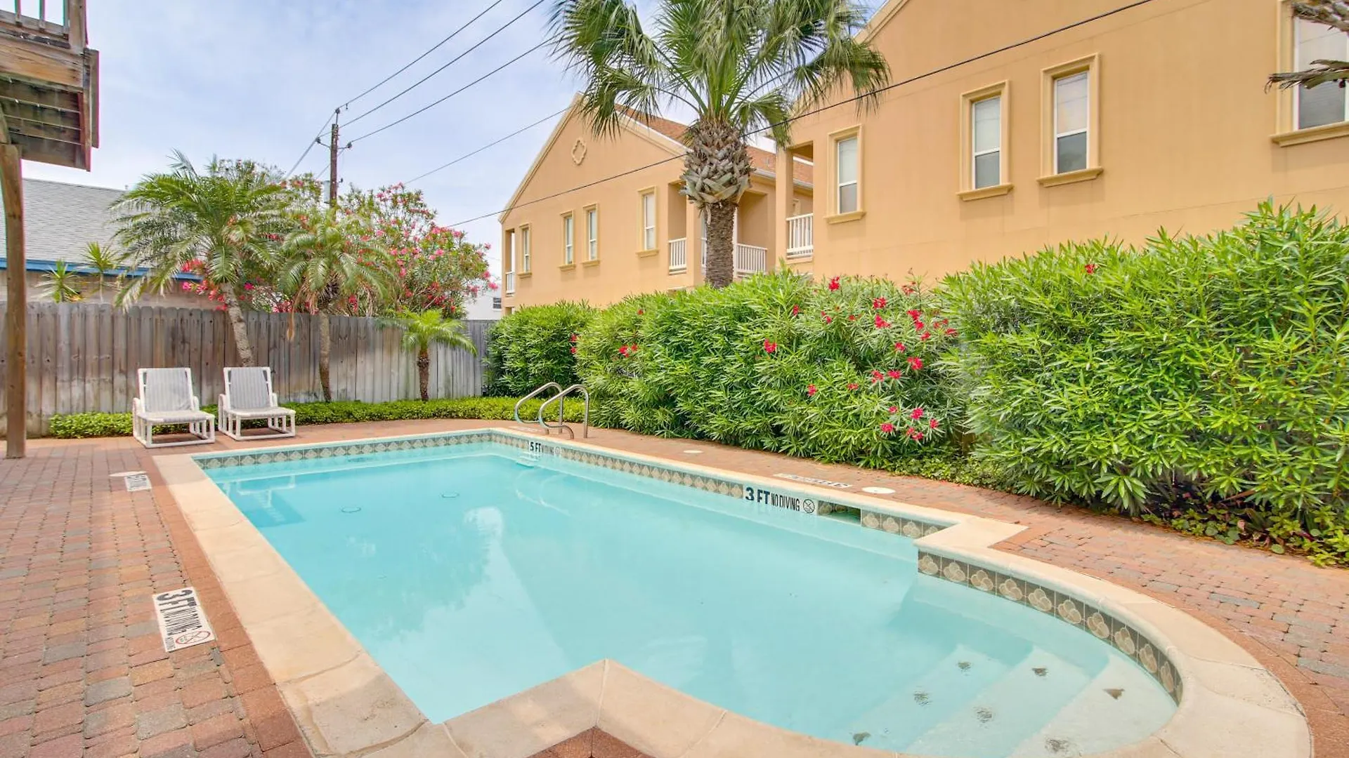 Apartment - Walk To The Beach!