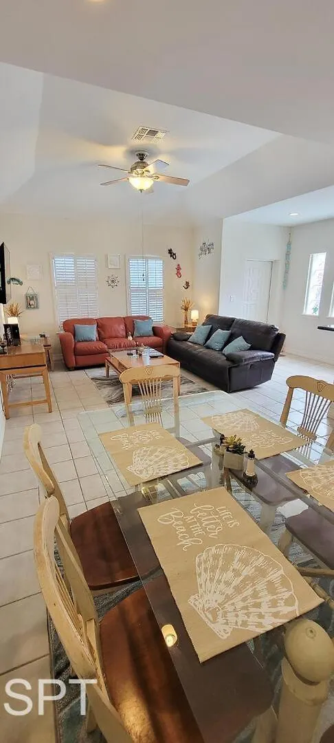 & Palms Holiday home